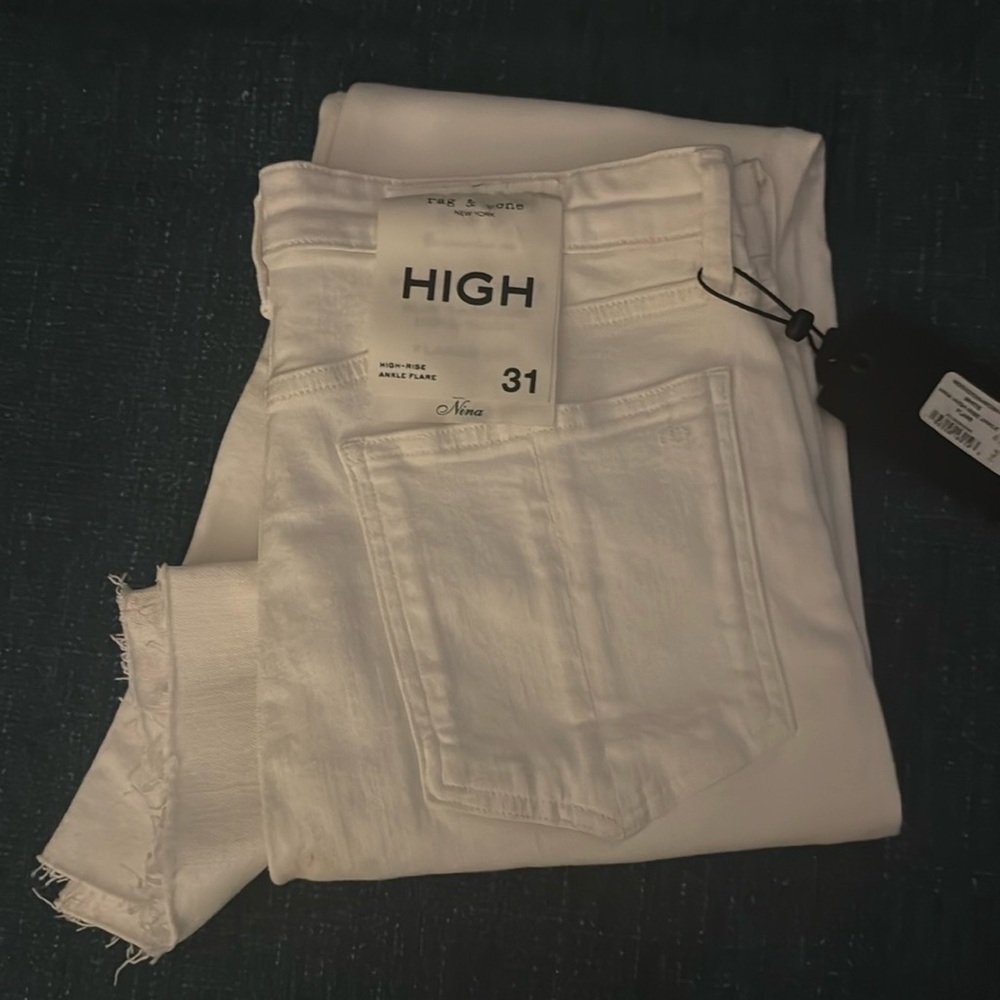 NWT Rag & bone white high rise ankle flare jeans
Never been worn. Size 31